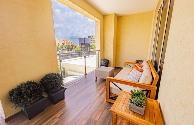 Luxury 2-bedroom Condo Right on the Strip in Palm Beach - Foto 49