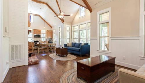 Victorian Cabin Rental with Outdoor Fireplace and Bearpen Creek Views near Dallas, Texas - Foto 4