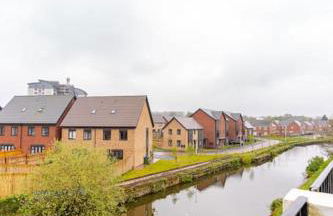 Bridge Court by Sterling Edge Apartments - Luxury Aparthotel - Stylish 1-bed Apartments - Balcony with Canal View or Private Garden - Free Parking - Foto 19