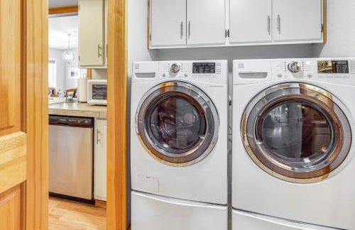 Port Angeles Abode with Yard and Guest House! - Foto 9