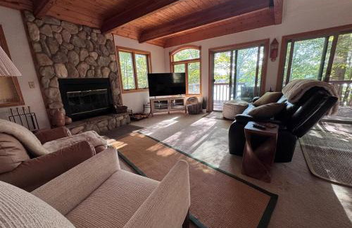 Spooner Shores - Wooded, Lakefront Retreat - Foto 13