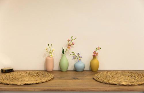 Almond Jacuzzi Suites - Private Jacuzzi - Self Check-In - Free & Easy Street Parking - Foto 19