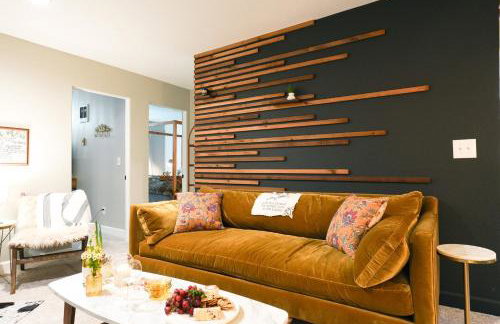 Cozy 2BR Condo Walk to Lake, Saltwater Pool and Golf - Foto 6