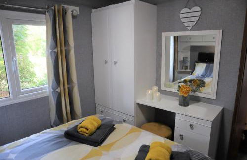 HEDDFAN, Luxury 3 bedroom timber lodge, Now with WiFi, Caer Beris Holiday Park, Builth Wells, SORRY NO TRADESMEN OR CONTRACTORS ALLOWED - Foto 14