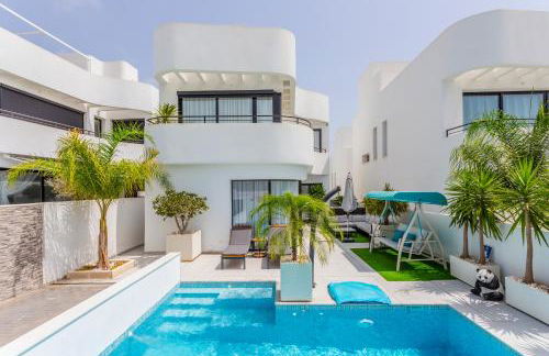 STYLISH VILLA 2018,POOL,3B.R.WIFI,NETFLIX - Foto 1