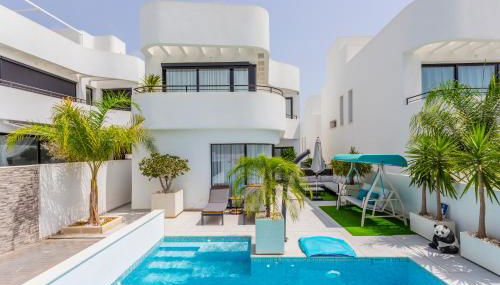 STYLISH VILLA 2018,POOL,3B.R.WIFI,NETFLIX - Foto 1