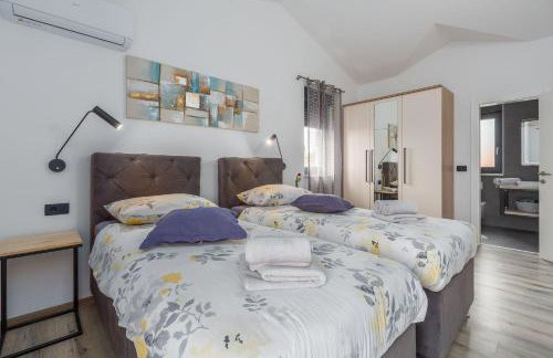 Moderne Villa mit Privatpool, Meerblick, Babybett, BBQ, klimatisierte Schlafzimmer - perfekt zum Biken - Photo 25