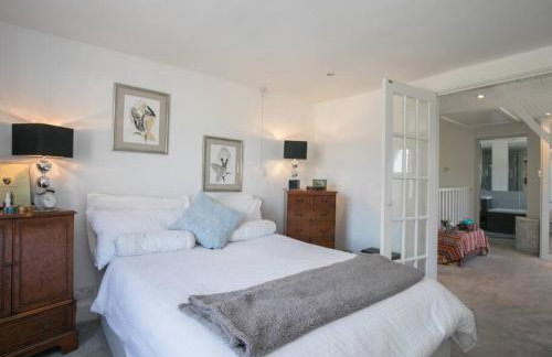 Gorgeous House near Windsor & River Thames - Photo 25