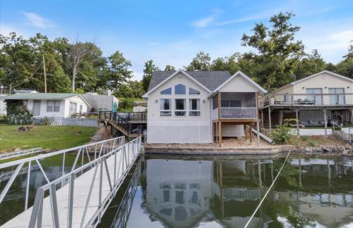 Beautiful Lake Front Home with Private Dock In Lick Branch Cove - Foto 36