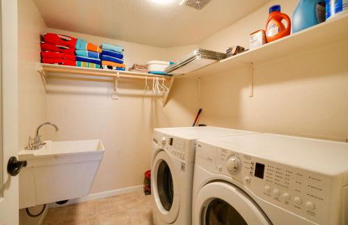 1 Mi to Surprise Stadium! Home with Patio and Hot Tub - Foto 27