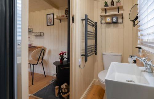 Shepherdshut-hot Tub-cotswolds-petfriendly - Photo 19