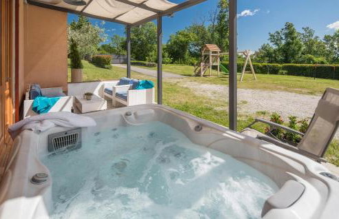 Lovely Home In Tinjan - Photo 24