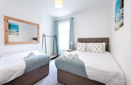 4 Bed - Parking - Near M4 - Ideal for Groups - Foto 9