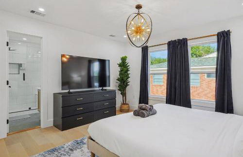 3-BD 3-BA Bungalow ft Backyard w Deck & Firepit - Foto 21