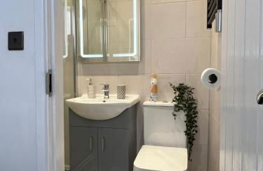 Florence House - 3 Twin Bedroom House 3 Showers 2 Ensuites Plus Walk-in Wetroom Garden Fast Wi-Fi J1-M5 on Doorstep Weekly Stays ok Contractor Accommodation Another Best-in-Class - Foto 10