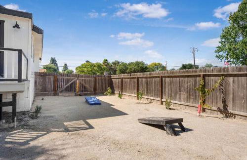 Hot Tub Fire Pit Pet Friendly Walk to Bell St - Foto 5