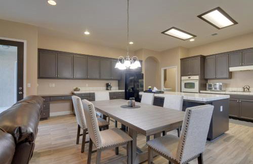 Remodeled Livingston Home with Private Backyard! - Foto 5