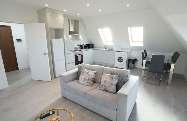 Heathrow Charge and Go - Photo 46