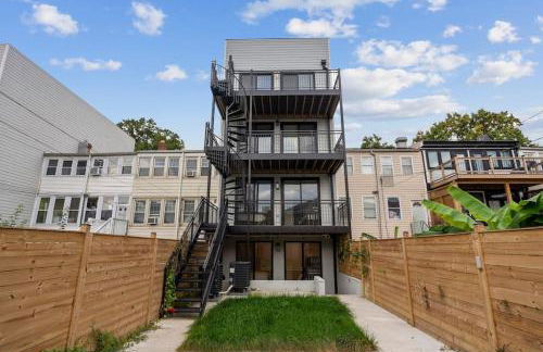 Capitol View 2 DC Townhouse Condo with Private Backyard and Garage Parking - Foto 30