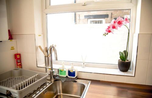 Lucky Home 15 - Near BAE, Docks, Lake District - Ideal for Trade & Family - 2 Bedrooms - One Double Bed in Each Bedroom - Max 4 Guests - Photo 34