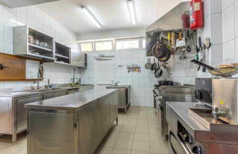 Gorgeous Home In Mravince With Sauna - Photo 32