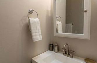 Renovated 2 bed 2 bath Near Arena and Downtown - Foto 16