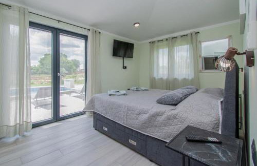 Villa Vala with a large yard near Pula - by Istrabook - Foto 34