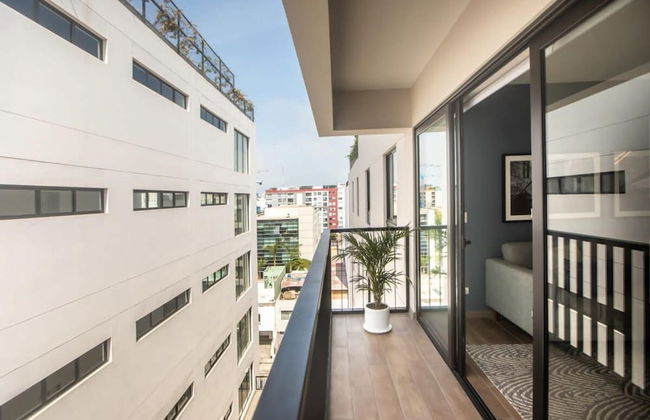 w Elegant 2BR in the Heart of Miraflores - Photo 5