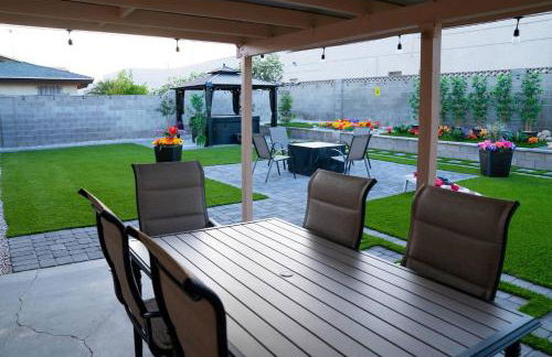 Enchanting Garden with Luxe Jacuzzi Spacious Yard - Foto 52