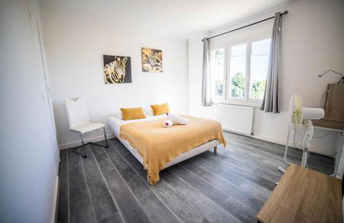 COSYFAMILY 1er étage Piscine -WIFI- NEUF-FAMILLE -15MIN PLAGE - TOP PROS SERVICESConciergerie - Foto 8