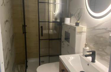 Pod świerkami - Foto 1