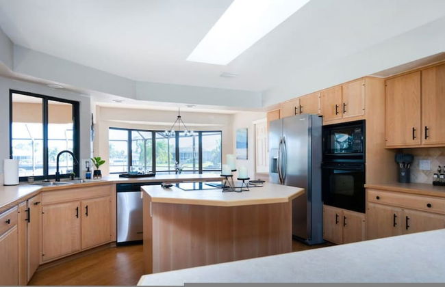 Waterfront Villa With Heated Pool Spa - Foto 18