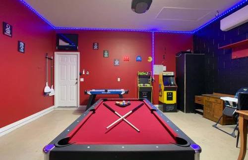 Spacious family home w pool & game room - Photo 102