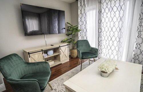 Viva Vegas Cozy 3BR Home Minutes from the Strip - Photo 10