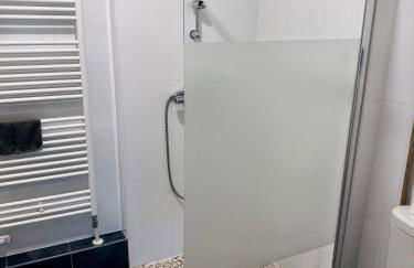 LeT2 Appartement Moderne avec Terrasse et Parking - Foto 18