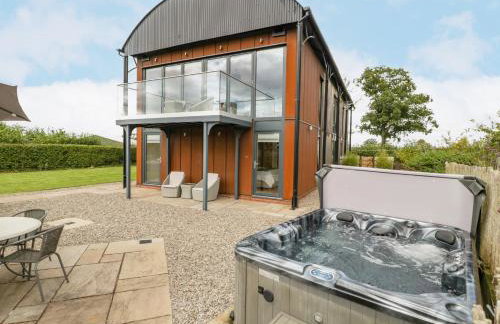 The Dutch Barn - Photo 1