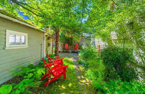 Enchanted Path to a Gardenscape - 92 Walkscore! - Foto 17