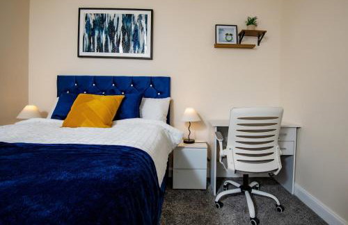 Luxury 5BDR with City Access, Free Parking and Wi-Fi - Photo 13