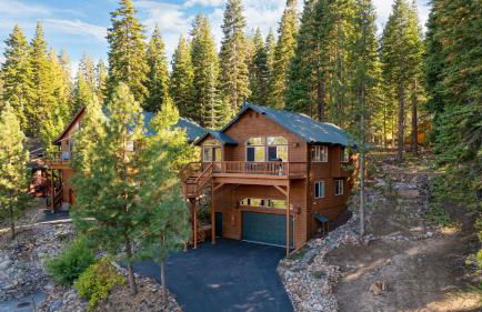 Golden Summit by AvantStay Stunning Secluded Cabin w Access to Tahoe Donner - Foto 45