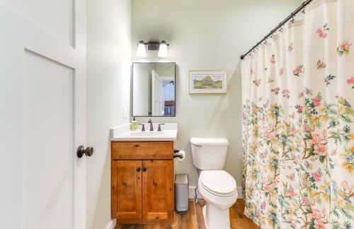 Walk to Beach and Sebago Lake Luxe Family Getaway! - Foto 15