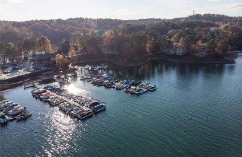 Lake front Keowee Condo with Balcony & Resort Amenities! 20 min to Clemson condo - Foto 52
