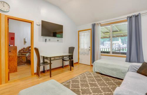 6 Mi to Bethel Woods Cabin with Pool Access - Foto 5