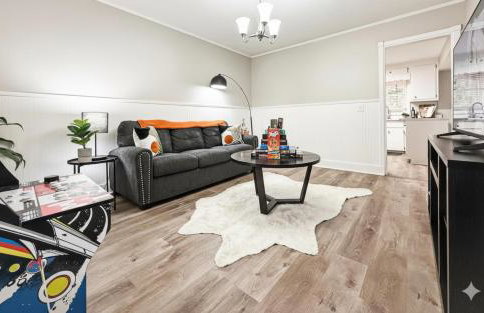 King Bed! Soaking tub! Fenced Yard w Screen Patio - Foto 9