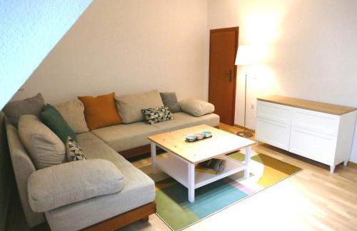 Daun Under - Photo 1