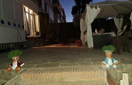 Apartamento con jardín y piscina Pet friendly - Photo 35