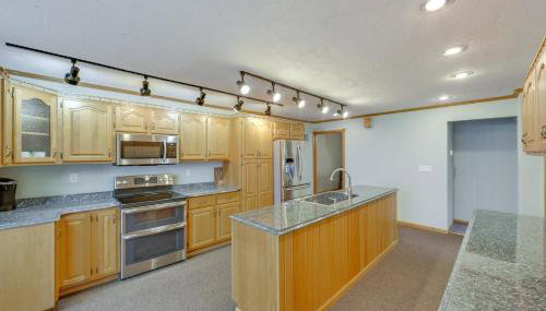 Indoor Hot Tub! Berlin Group Getaway 11 Mi to Golf - Foto 3