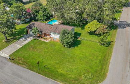 The Retro Pad - Large Yard and Foosball Table - Photo 16