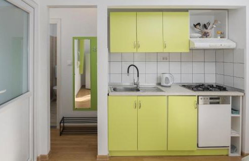 Awesome Home In Tinjan - Foto 10