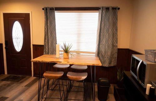 Cheerful 1 Bedroom Home with Mountain View - Foto 8