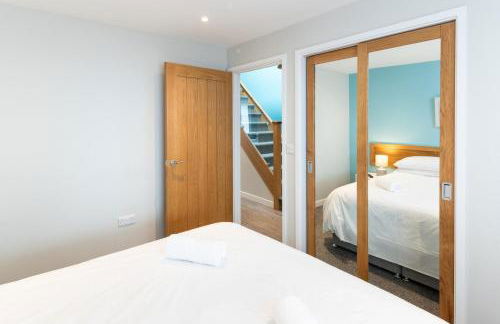 Seaside 3BD Retreat with Balcony & Stunning Views - Foto 9